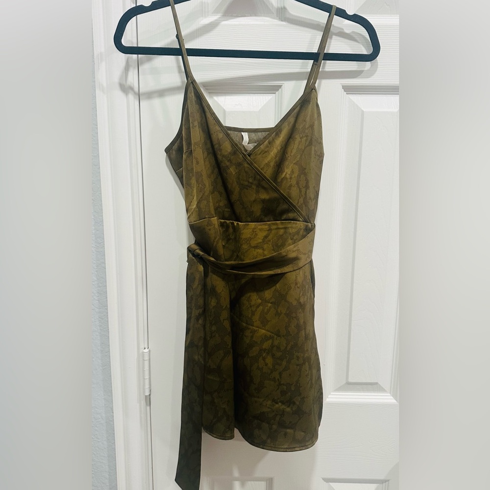 NWT Urban Outfitters, Animal Print belted romper Small